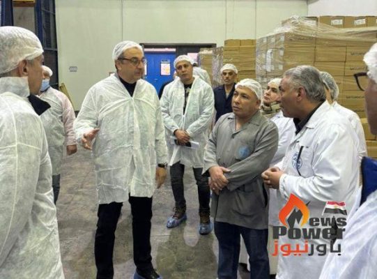 في زيارة مفاجئة.. وزير قطاع الأعمال العام يتفقد مصانع 