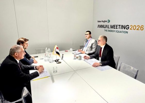 وزير البترول يبحث مع رئيس 