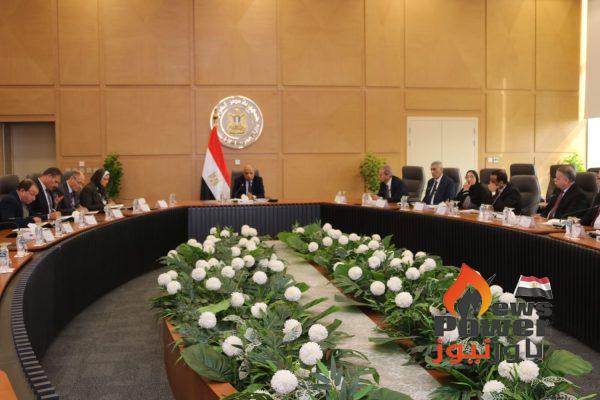 وزير الكهرباء والطاقة المتجددة يجتمع برؤساء شركات إنتاج الكهرباء لمتابعة أنماط التشغيل الجديدة وخفض معدلات استهلاك الوقود والالتزام بإنهاء الصيانة المجدولة قبل فصل الصيف.