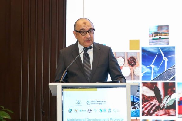 وزير قطاع الأعمال العام يستعرض فرصا واعدة للشراكة والاستثمار والتوسع الخارجي لشركات المقاولات التابعة خلال ندوة نظمها البنك الدولي بالتعاون مع الاتحاد الأفريقي لمنظمات مقاولي التشييد
