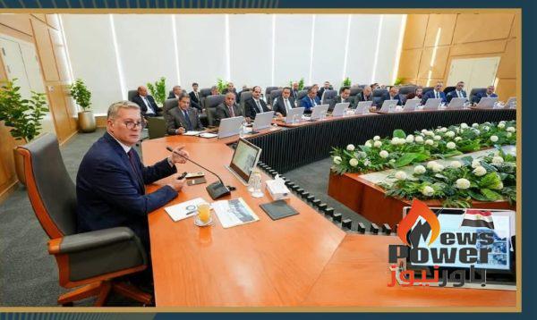 وزير البترول والثروة المعدنية يناقش مع الشركات العالمية خطة تعزيز الانتاج والإجراءات التحفيزية للاستثمار