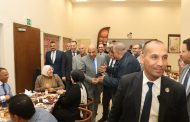 عصمت يشارك العاملين بديوان الوزارة والشركة القابضة والمصرية لنقل الكهرباء إفطارهم الجماعي