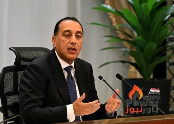 رئيس الوزراء يبدأ جولة تفقدية بمحافظة السويس لمتابعة إجراءات عملية تغويز السفن المحملة بالغاز المسال بالرصيف البحري لميناء سوميد البترولي.. ويتفقد محطة صومعة عتاقة لتخزين الأقماح