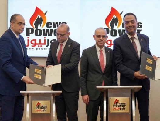 وزير الاستثمار والتجارة الخارجية يسلم الرخص الذهبية لمشروعات الصودا آش والسيليكون المعدني