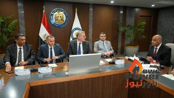 بدوي يعتمد الموازنة الاستثمارية لشركة جنوب الوادي المصرية القابضة للبترول للعام المالي 2026 / 2027 ويعلن عرض النتائج الأولية للمسح السيزمي لمنطقة غرب أسيوط أمام المستثمرين في مؤتمر مصر الدولي للطاقة إيجبس 2026