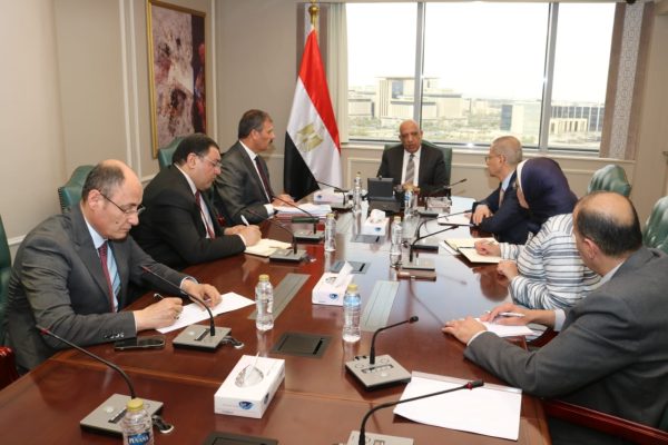 وزير الكهرباء يجتمع بخلية إدارة الأزمة ..مصر تؤمّن الشبكة بخطة تشغيل طارئة وسط اضطرابات الطاقة العالمية