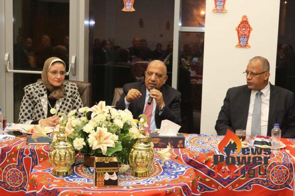 وزير الكهرباء والطاقة المتجددة يشارك العاملين بالمركز القومي للتحكم فى الطاقة إفطارهم ويتابع سير العمل ويطمئن على جودة التغذية الكهربائية.