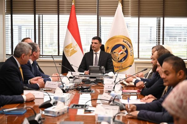 وزير الصناعة يبحث مع شركة دراسكيم للكيماويات المتخصصة مشروع إنشاء أول مصنع لإنتاج سيانيد الصوديوم في مصر والشرق الأوسط باستثمارات 200 مليون دولار