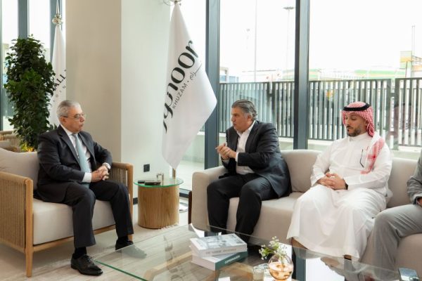 المهندس حسن علام يزور مركز مبيعات مشروع «نور خزام» بالرياض في خطوة تعكس تقدّم المشروع ودعم رؤية 2030