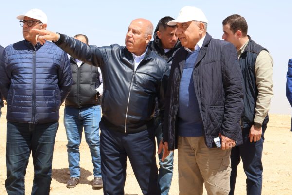 بتوجيهات الرئيس السيسي.. وزيرا النقل والكهرباء يتفقدان جبل الجلالة لبدء مشروعات طاقة الرياح