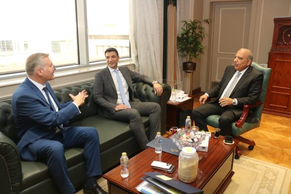 الكهرباء والبترول والصناعة: خطة مشتركة لرفع كفاءة الطاقة وزيادة الاعتماد على المتجددة إلى 45% بحلول 2028