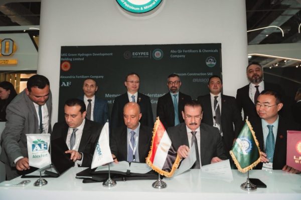 تحالف «أبو قير» و«الإسكندرية للأسمدة» و«أوراسكوم» و«UEG» يوقع مذكرة تفاهم لإنشاء مركز إقليمي للهيدروجين الأخضر بالمتوسط