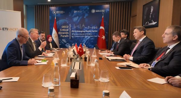 بدوي وبيرقدار يبحثان في إسطنبول تعزيز التعاون المصري التركي في التعدين والطاقة