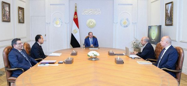 الرئيس السيسي يوجه بالإسراع في مشروعات الطاقة المتجددة وتعزيز الشراكة مع القطاع الخاص