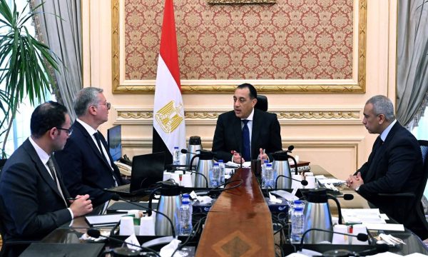 مدبولي يتابع مع وزير البترول خطط زيادة الإنتاج.. و«صفر مستحقات» للشركاء الأجانب خلال أيام