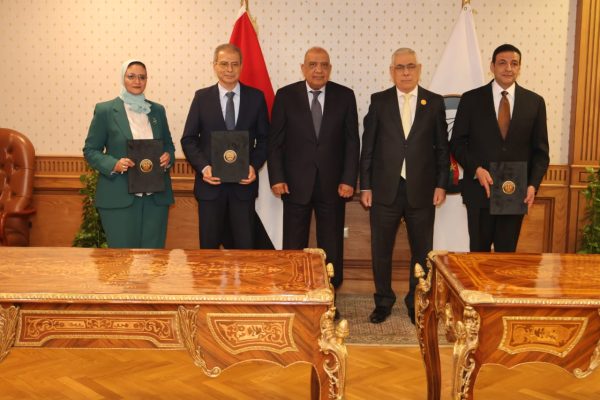 وزير الكهرباء والنائب العام يشهدان توقيع بروتوكول لتأهيل الكوادر القانونية ومأموري الضبط القضائي بقطاع الكهرباء