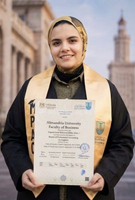 بنت ايبروم ..سجود الليثي تحصل علي درجة الماجستير المهني في المحاسبة