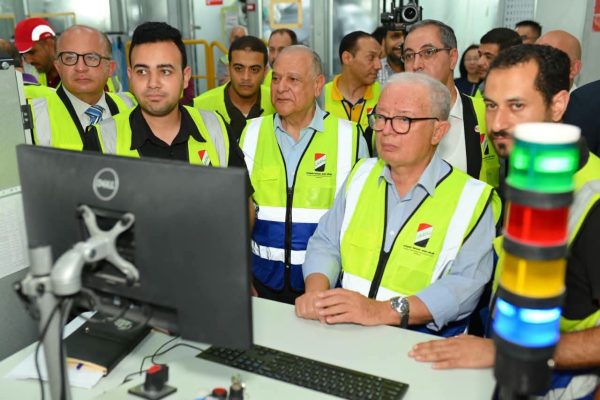 نائب رئيس الوزراء للشؤون الاقتصادية يتفقد مصانع شركة 