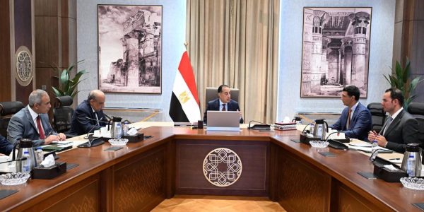 مدبولي يكلف بعرض الصورة النهائية لمبادرة تشجيع تركيب الواح الطاقة الشمسية في المصانع والمنازل على مجلس الوزراء