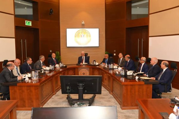 الدكتور حسين عيسى: تسريع إصلاح الشركات المملوكة للدولة وتوسيع الطروحات الحكومية لجذب الاستثمارات وتعزيز دور القطاع الخاص