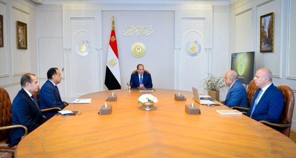 الرئيس السيسي يوجه بالتوسع في تخزين الطاقة وتسريع ربط مشروعات المتجددة بالشبكة القومية للكهرباء