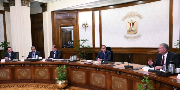 رئيس الوزراء يتابع موقف تدبير الاعتمادات المالية لتوفير احتياجات الدولة من المنتجات البترولية