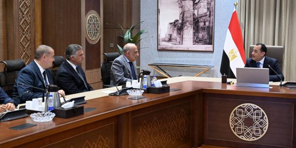 رئيس الوزراء يتابع مستجدات الموقف التنفيذي لمشروعات الطاقة الجديدة والمتجددة مع وزير الكهرباء وشركة حسن علام القابضة