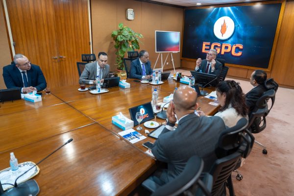 خلال اجتماع موسع بقيادات هيئة البترول.. وزير البترول يشيد بارتفاع إنتاج الزيت الخام إلى أكثر من 540 ألف برميل يوميًا