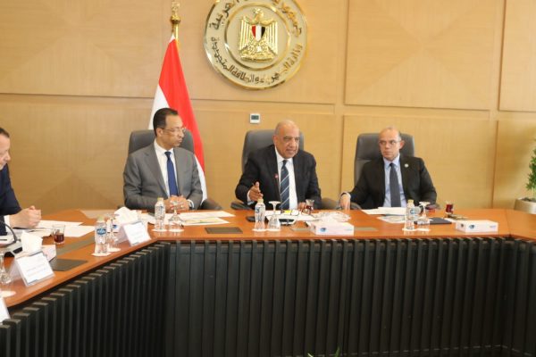 وزراء الكهرباء والاتصالات والاستثمار يبحثون إعداد الاستراتيجية الوطنية لمراكز البيانات وجذب الاستثمارات الأجنبية