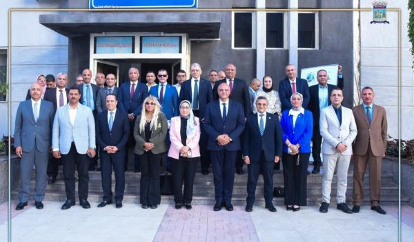 محافظ الإسكندرية يبحث مع قيادات المنطقة البترولية ونواب البرلمان دعم المشروعات التنموية والخدمية بالمحافظة