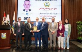 النقابة العامة للبترول تكرم عماد الدين السيد بالشركة الفرعونية للبترول ضمن العاملين المثاليين بالقطاع