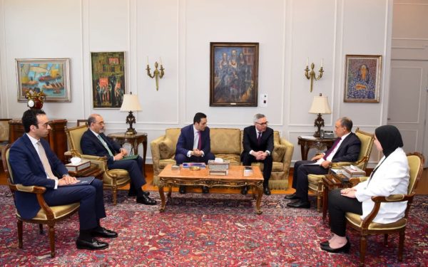وزير الخارجية يستقبل الرئيس التنفيذي لشركة 