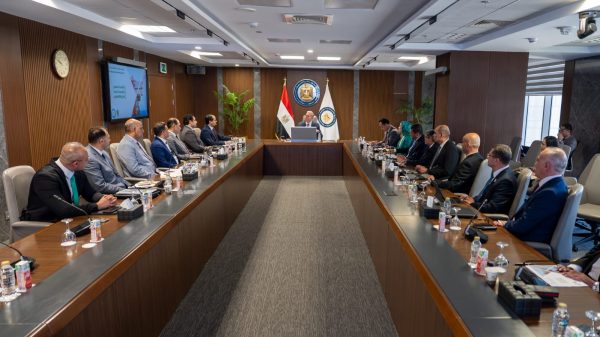 وزير البترول والثروة المعدنية يتابع مع قيادات شركة إيجاس سير العمل والتحديات الحالية