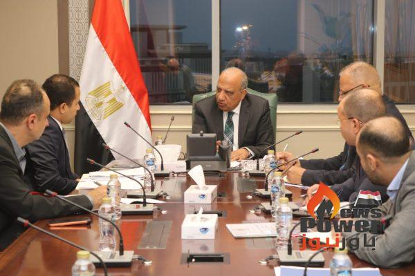 وزير الكهرباء يتابع تنفيذ مشروعات طاقة متجددة وبطاريات تخزين بقدرات 7470 ميجاوات و7000 ميجاوات ساعة