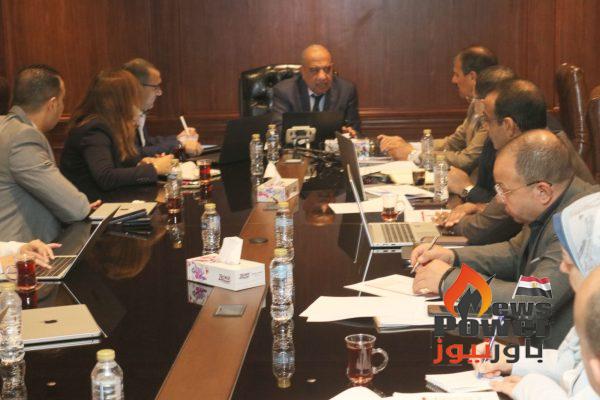 وزير الكهرباء يبحث مع 