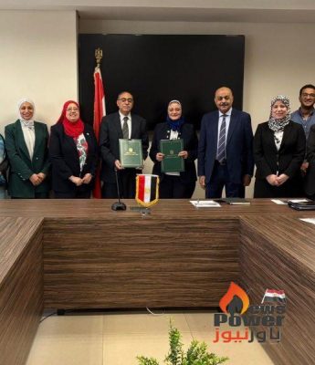 «المصرية لنقل الكهرباء» توقع مع وادي النيل للمقاولات عقد تدعيم الشبكة القومية وربط محطة محولات قبالة بالشبكة الموحدة