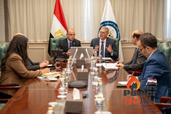 لجنة مشتركة بين 