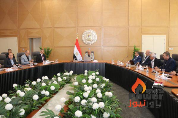 وزير الكهرباء يبحث مع أساتذة الجامعات تعظيم الاعتماد على الطاقة المتجددة ودعم الشبكة الذكية باستثمارات 200 مليار جنيه