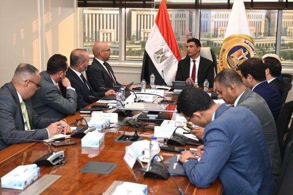 وزير الصناعة يبحث مع ABB مصر خطط التوسع وزيادة المكون المحلي ودعم المشروعات القومية