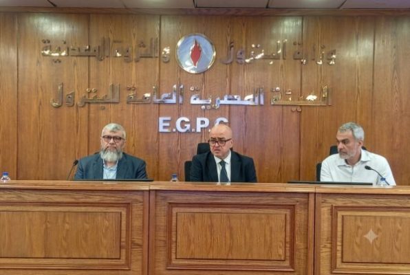 هيئة البترول تبحث تطبيق تقنية الغمر الحراري لرفع كفاءة تشغيل مراكز البيانات وخفض استهلاك الطاقة