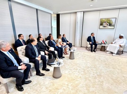 بدوي يبحث مع سلطان الجابر زيادة استثمارات «أدنوك» في الغاز المصري وتعزيز أعمال «إنبي» و«بتروجت» بالإمارات
