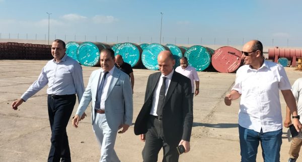 الدستاوي وشمعة يتفقدان مخزن كوم أوشيم ويفتتحان مركز خدمة عملاء سنورس ويعقدان اجتماعًا موسعًا مع قيادات قطاع كهرباء الفيوم