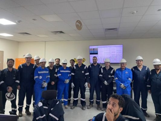 أنوبك تنجح في إطلاق التيار الكهربائي بأول محطات الكهرباء بمجمع إنتاج السولار بأسيوط