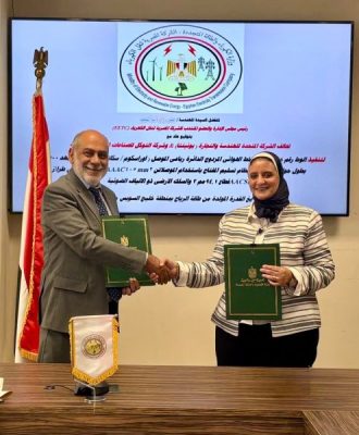 نقل الكهرباء توقع مع تحالف «يونينتا» و«التوكل» عقد إنشاء خط جهد 500 كيلوفولت بخليج السويس