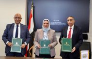 «المصرية لنقل الكهرباء» توقع مع تحالف «هايديليكو – وادي النيل» عقد إنشاء خط 220 كيلوفولت لخدمة مشروعات رياح بقدرة 1100 ميجاوات