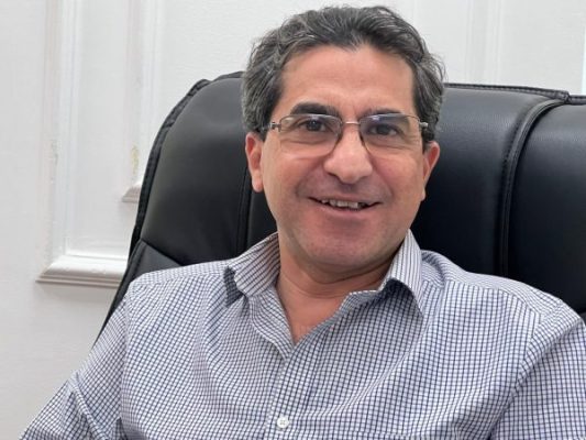 المهندس أحمد العشري يغادر 