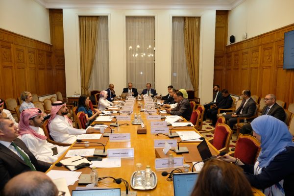لجنة خبراء الطاقة المتجددة بالجامعة العربية توصي بتحديث الاستراتيجية العربية للطاقة المستدامة وتوسيع شبكة الهيدروجين النظيف