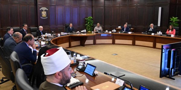 في اجتماع الحكومة.. مدبولي يؤكد زيادة المخزون الاستراتيجي من المواد البترولية والسلع وتعزيز جاهزية الدولة لمواجهة المتغيرات الإقليمية