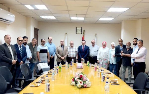 قيادات برج العرب تحتفل بعيد ميلاد السيد خالد البرعي وبلوغه قمة العطاء الوظيفي