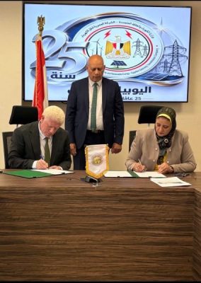 العقد الثانى خلال يوم واحد.. نقل الكهرباء توقع عقدًا مع 